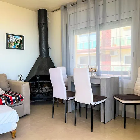 Bright Flat With Direct Access *