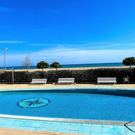 Apartment Bright Flat With Direct Access Santa Susanna